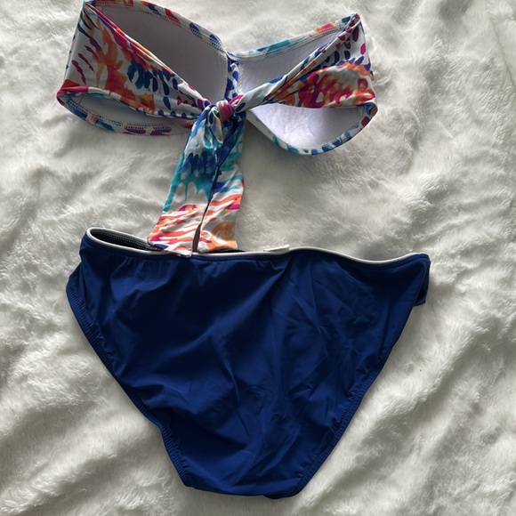 Bikini - Picture 2 of 3